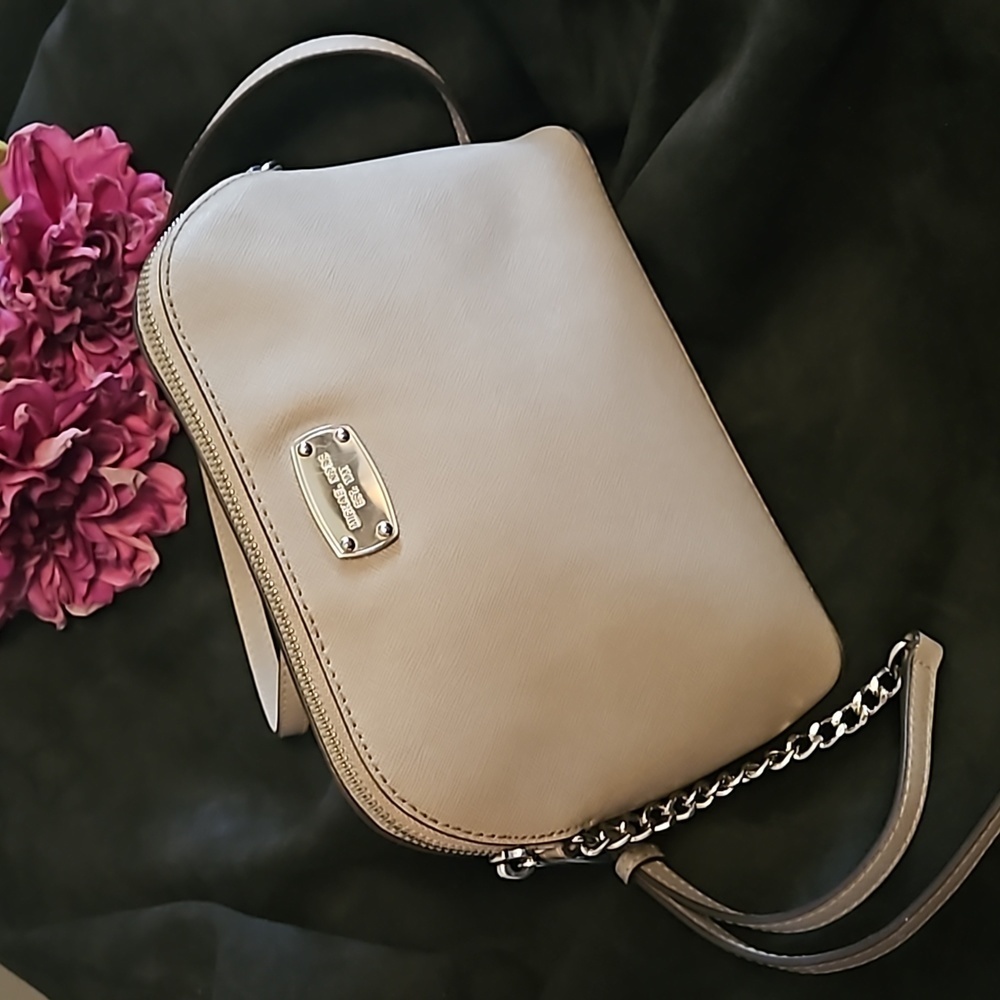 Michael Kors Cindy Dome Crossbody Purse in Light Gray NWOT